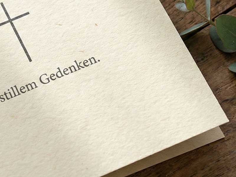 Gedruckte Danksagung auf cremefarbenem Feinstpapier